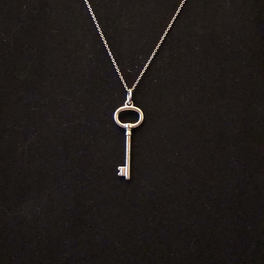 💎Tiffany & Co Key pendent - chain included!💎